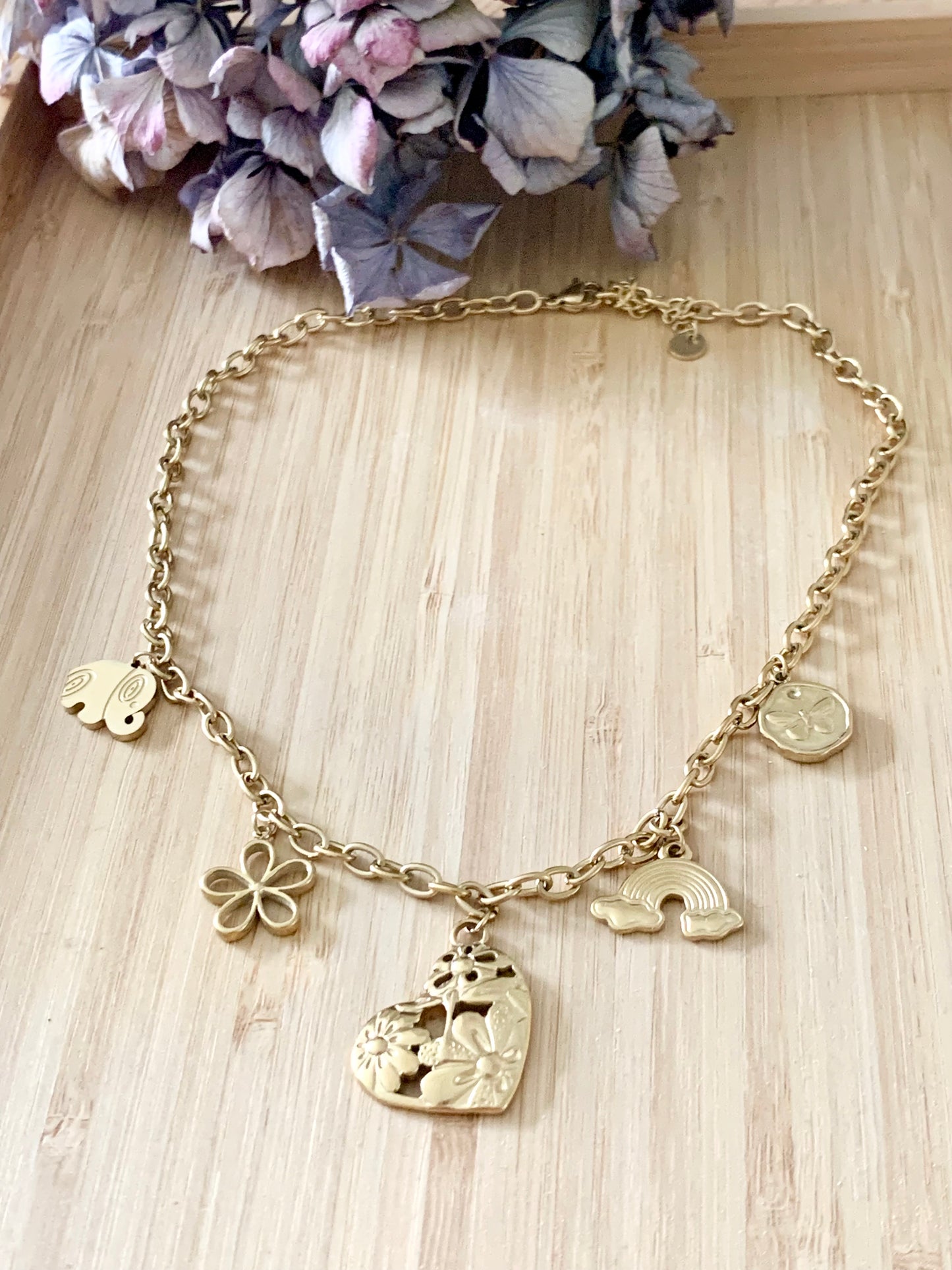 Collier « breloques »