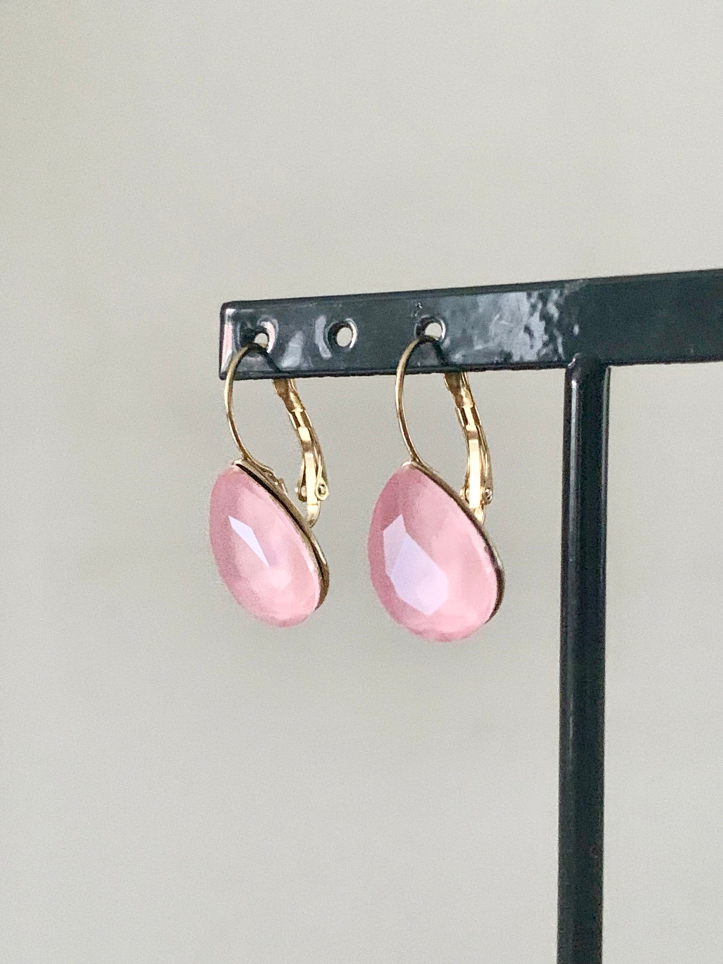 Boucles d’oreilles « goutte rose »