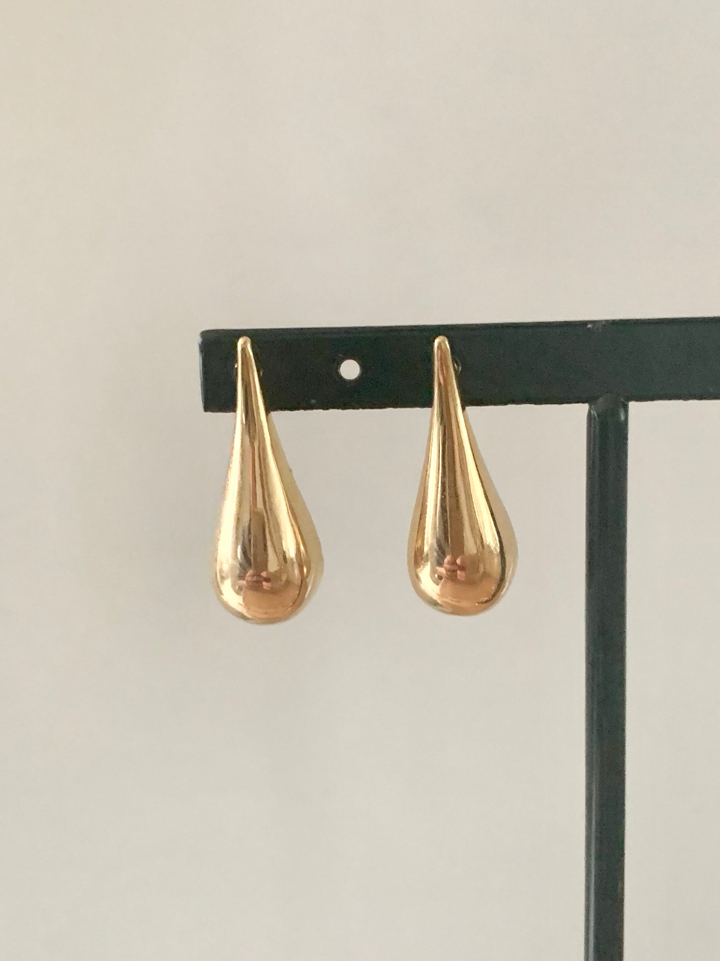 Boucles d’oreilles « goutte dorée »