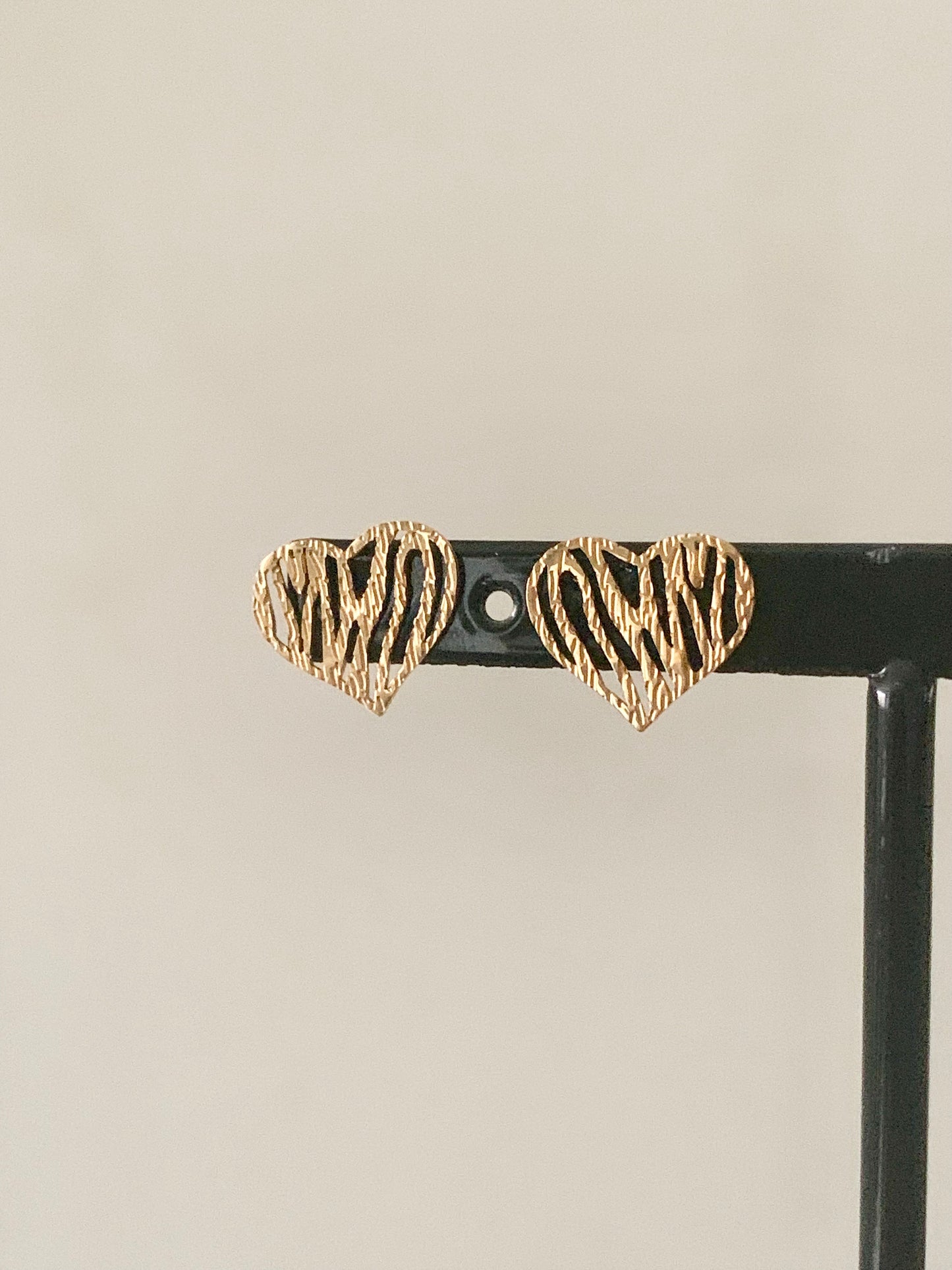 Boucles d’oreilles « coeur strié »