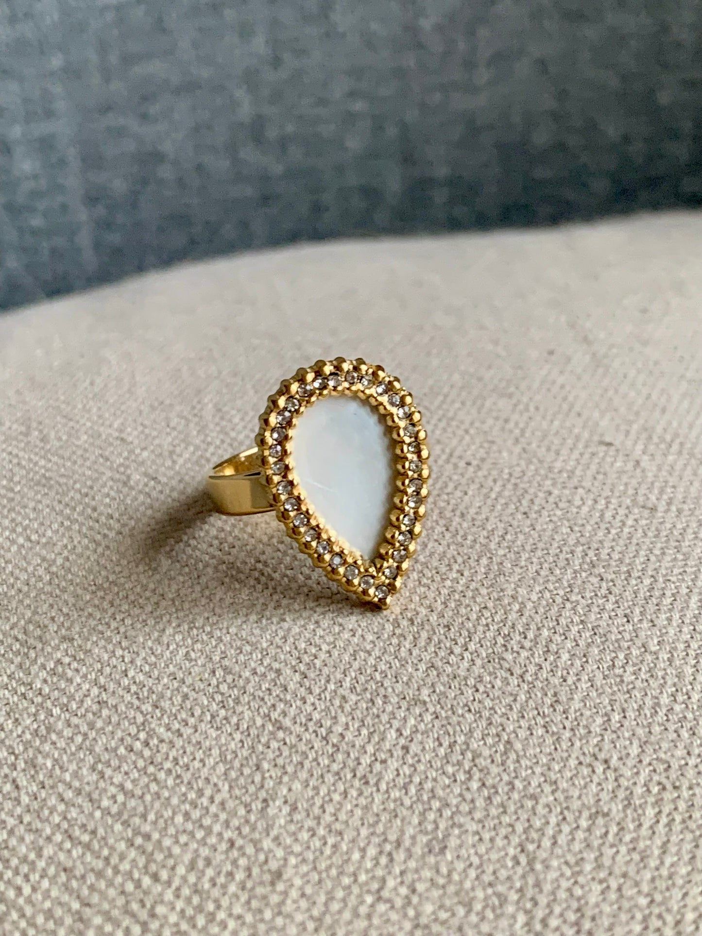 Bague « goutte »